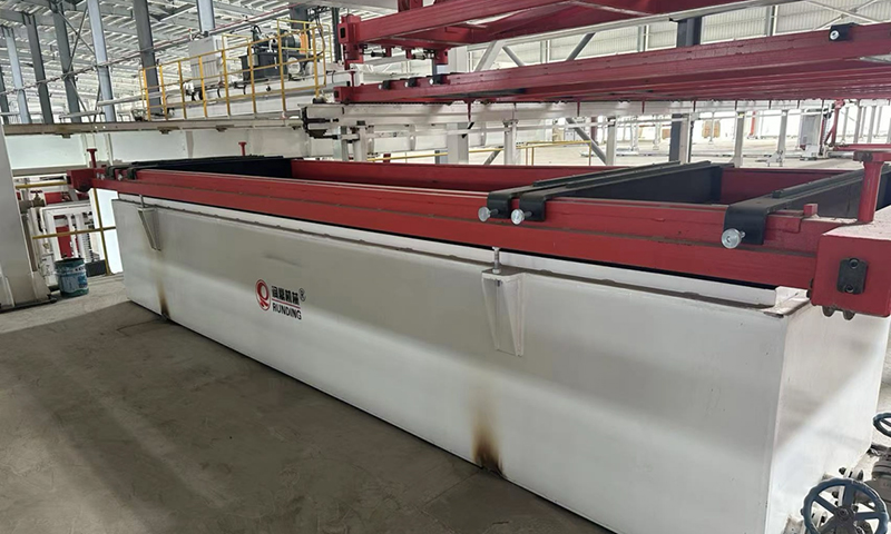 Spremnik za uranjanje u balzamiranje tekućine